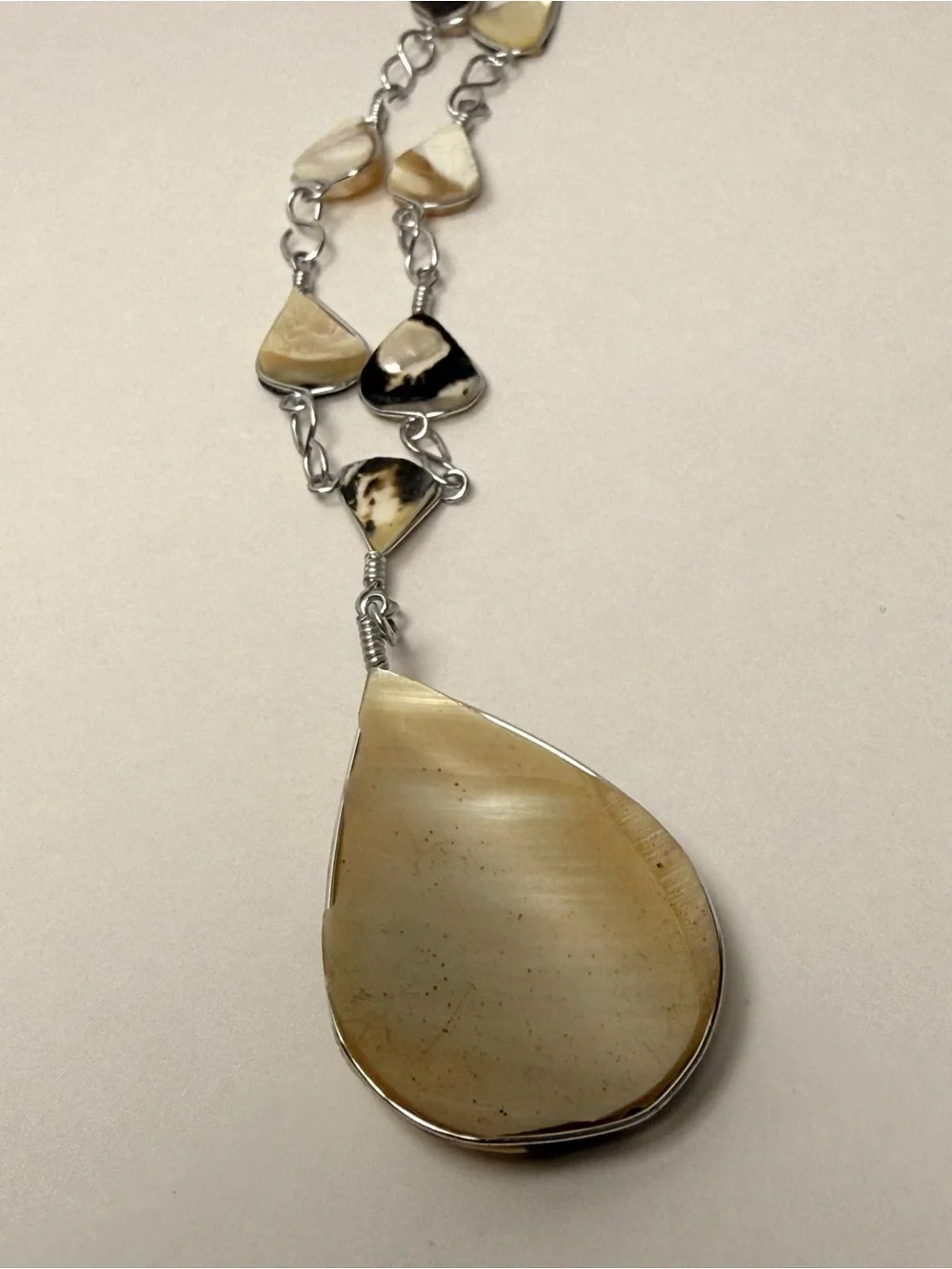 Teardrop Shell Pendant Necklace in Cream and Black - Women Jewelry